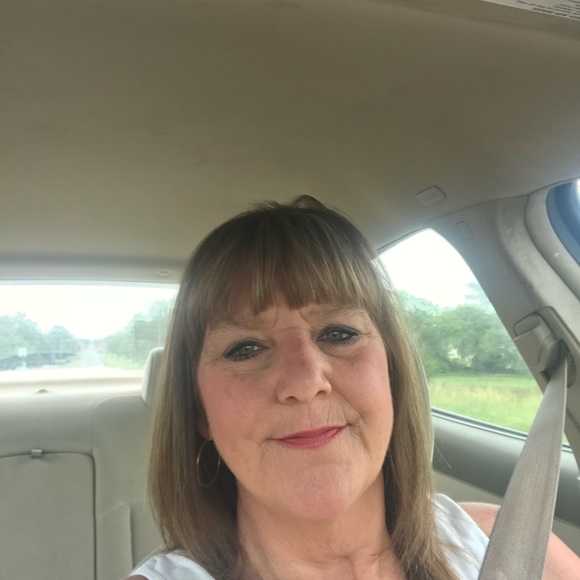 Meet your Posher, Janet - Picture 1 of 1